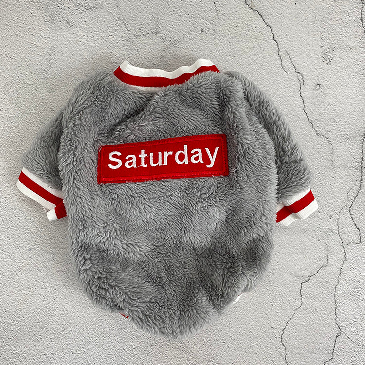 Hundepullover in verschiedenen Farben und Größen